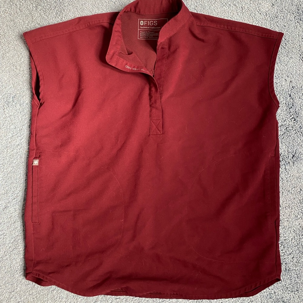 Figs scrub top